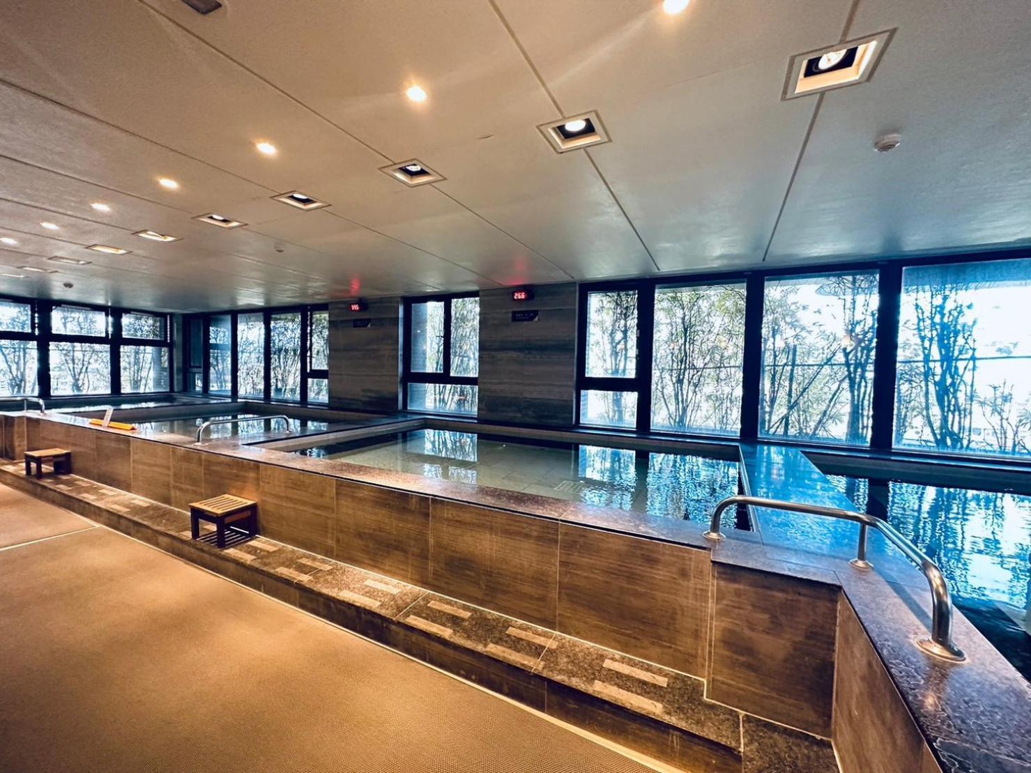Cuncyue Hot Spring Resort Luodong Extérieur photo A modern onsen in Tokyo