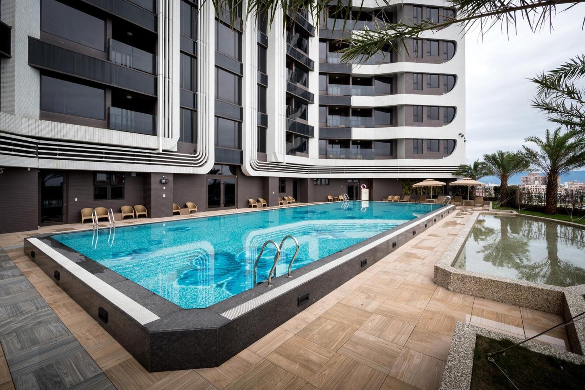 Cuncyue Hot Spring Resort Luodong Extérieur photo The swimming pool at the hotel