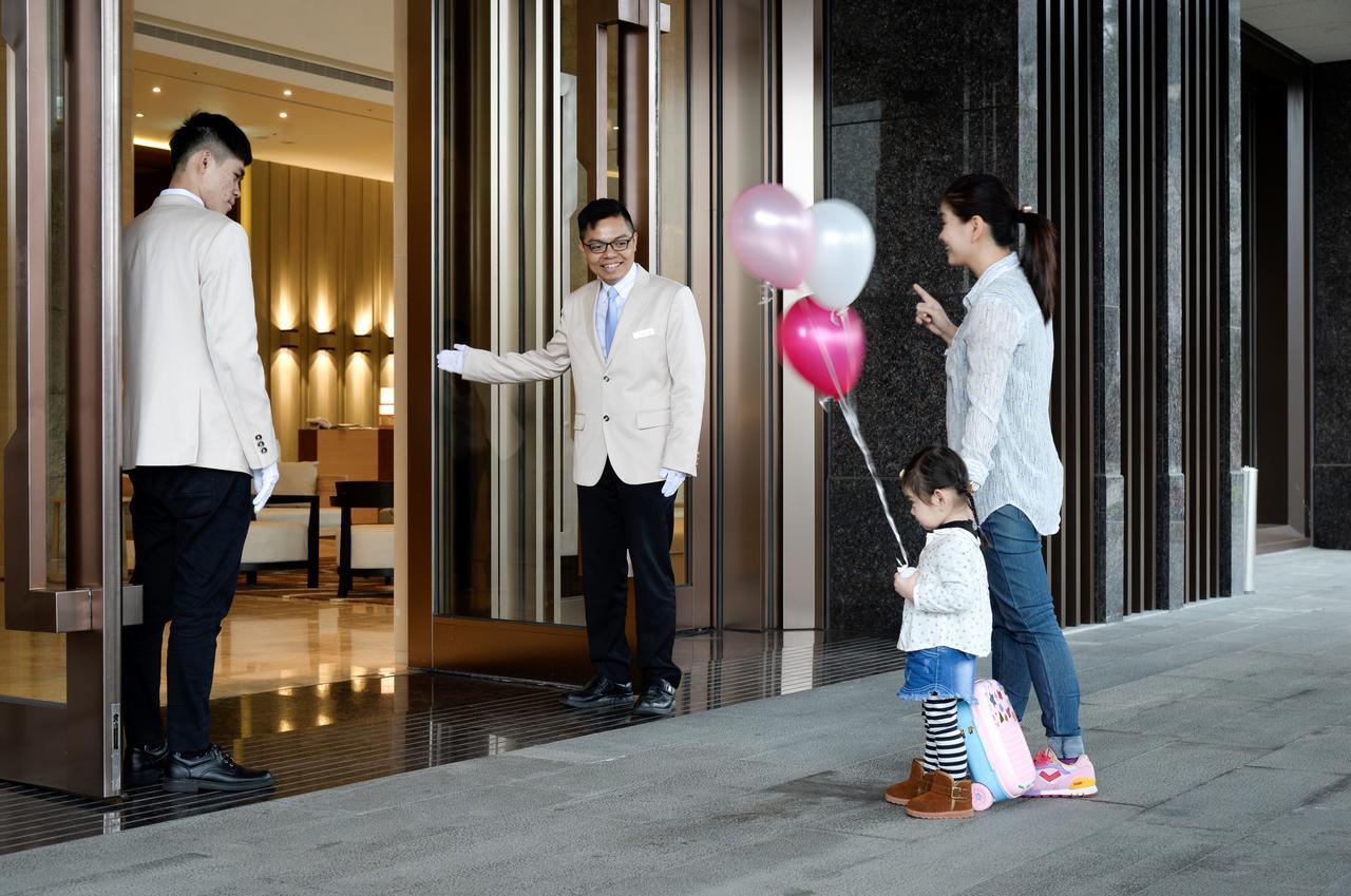 Cuncyue Hot Spring Resort Luodong Extérieur photo Concierge service at a hotel